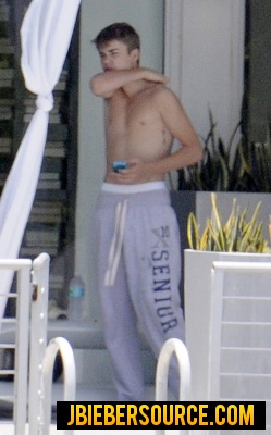  Justin Bieber topless