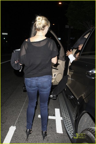  Reese Witherspoon: Saturday Night cena Out
