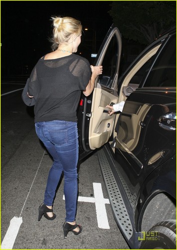 Reese Witherspoon: Saturday Night Dinner Out