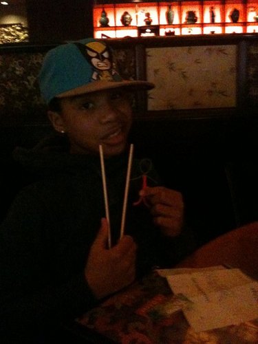  Roc eating with chopsticks