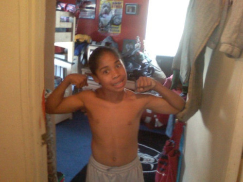  Roc with his overhemd, shirt off <3