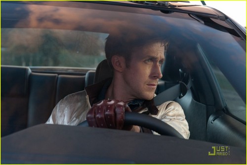  Ryan Gosling: New 'Drive' Poster & Stills!
