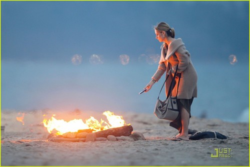 Sarah Michelle Gellar: 'Ringer' Beach Babe!