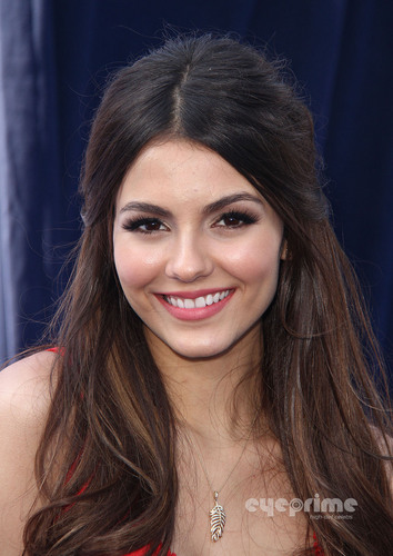 Victoria Justice : VH1 Do Something Awards in Hollywood, August 14