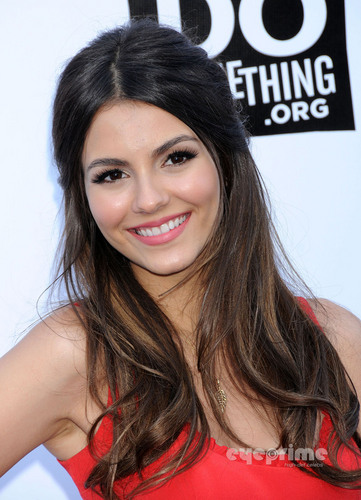  Victoria Justice : VH1 Do Something Awards in Hollywood, August 14