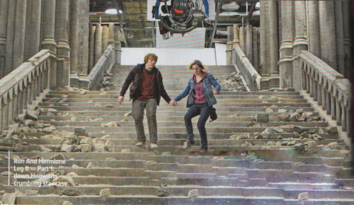  ron and hermione holding hands! :O