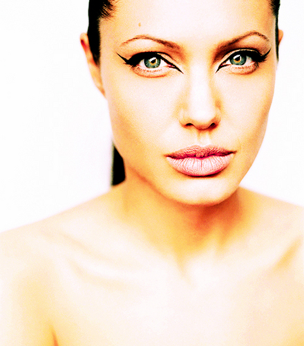  Angelina.