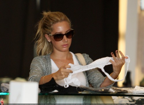  Ashley - Shopping at Planet Blue in Beverly Hills - August 18, 2011