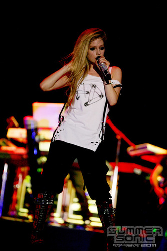  Avril Lavigne~Summer Sonic in Tokyo, jepang (August 13, 2011)