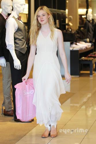  Elle Fanning shops at Nordstrom in Beverly Hills, August 17