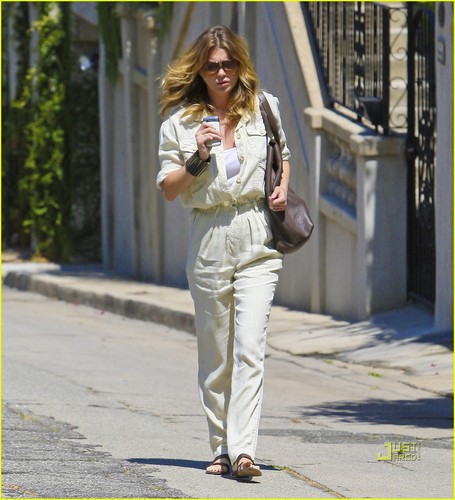  Ellen Pompeo: Out & About in Los Angeles
