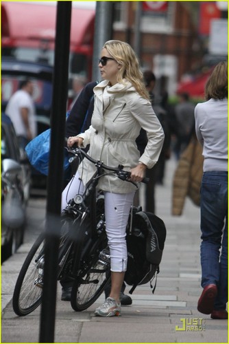  Kate Hudson & Matt Bellamy: Biking in Londres