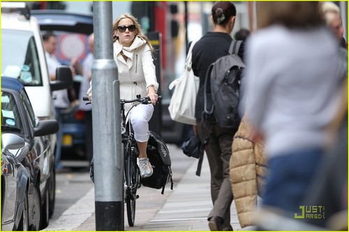  Kate Hudson & Matt Bellamy: Biking in 伦敦