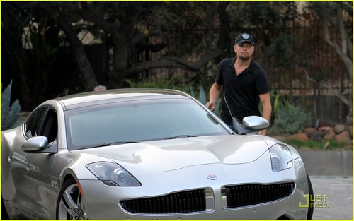  Leonardo DiCaprio: New Hybrid Electric Car!