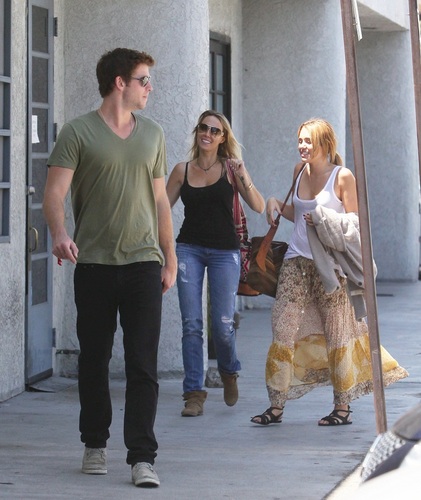  Miley - Out to lunch in Burbank - August 17, 2011