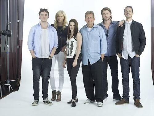  New EW 写真 of Kristen and the #SWATH Cast at Comic- Con 2011