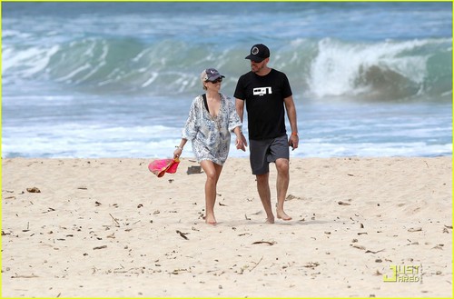 Reese Witherspoon & Jim Toth: Hawaiian strand Vacation!