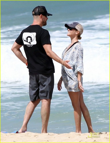  Reese Witherspoon & Jim Toth: Hawaiian 海滩 Vacation!
