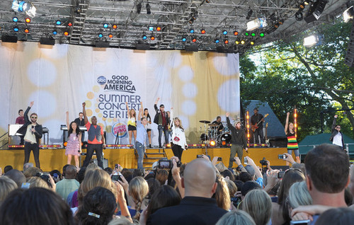  Scotty and the parte superior, arriba 11 on Good Morning America