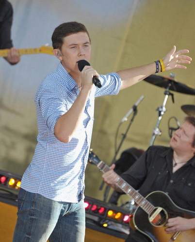  Scotty and the superiore, in alto 11 on Good Morning America