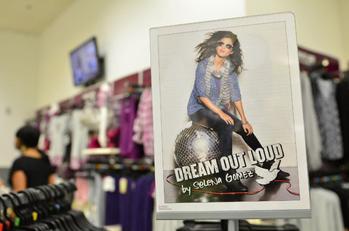  Selena - Dream Out Loud Meet & Greet @ K-Mart In Philadelphia - August 19, 2011