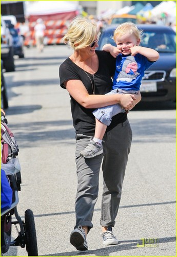  Amy Poehler: Funny Faces with Archie!