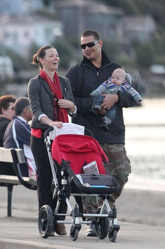  Candids:Evi with family in Wellington, NZ (Aug 21 2011)
