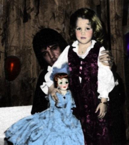  Daddy,Lisa and the doll