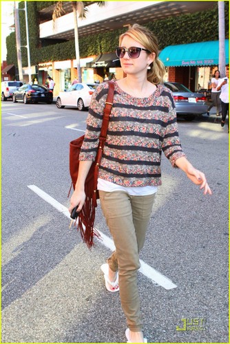  Emma Roberts makes a trip to the nail salon on Tuesday (August 23) in Beverly Hills, Calif.