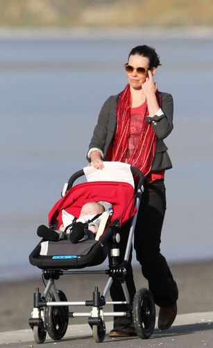  Evangeline Lilly takes her baby boy for a stroll in New Zealand (Aug 22) HQ