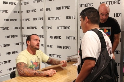  Hot Topic Signing - August 12, 2011