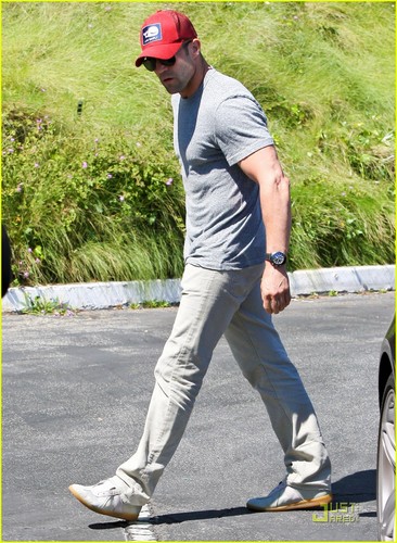 Jason Statham Buys Ben Stiller's L.A. প্রথমপাতা