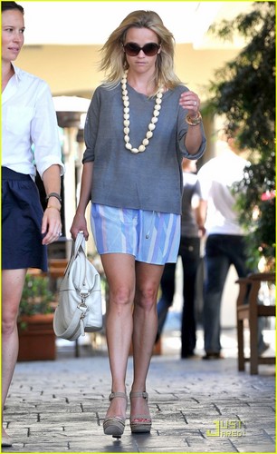  Reese Witherspoon: Back in Brentwood