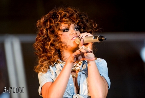  Rihanna - V Festival - August 21, 2011