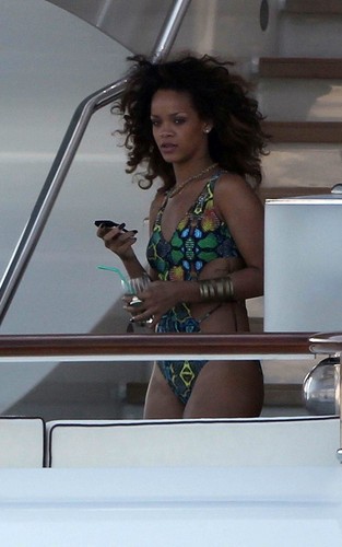 Rihanna showing off her swimsuit figure in St Tropez (August 22).