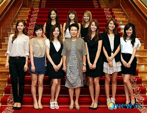  SNSD meets Korea's First Lady