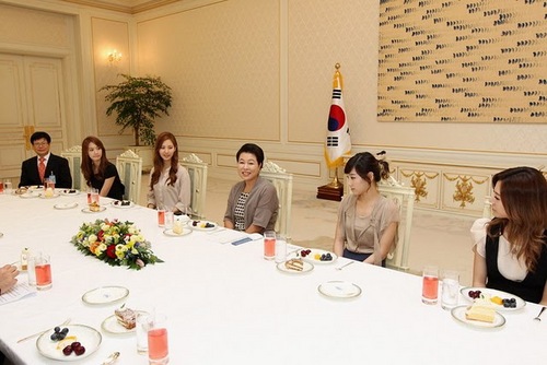  SNSD meets Korea's First Lady