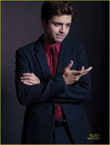  Sebastian Stan: 'August Man' litrato Shoot!