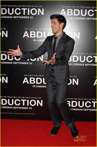  Taylor Lautner: 'Abduction' Premiere in Sydney!