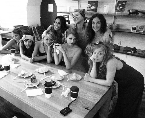  Taylor with her vrienden in Charleston