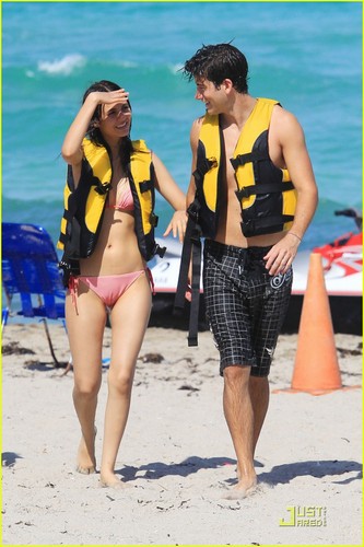  Victoria Justice & Ryan Rottman: Miami Mates