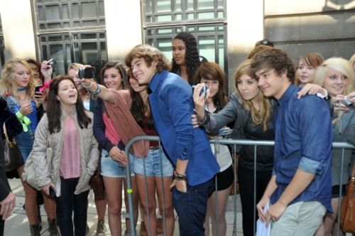  1D outside Radio 2, August 24th 2011! ♥