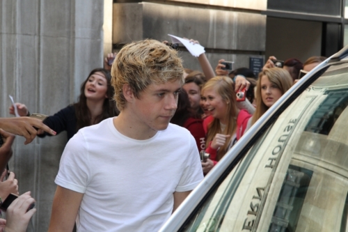  1D outside Radio 2, August 24th 2011! ♥