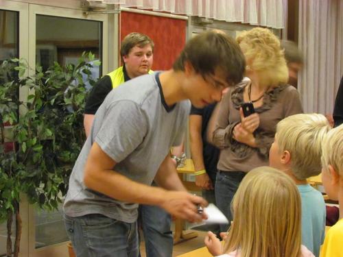  Alex signing autographs :)