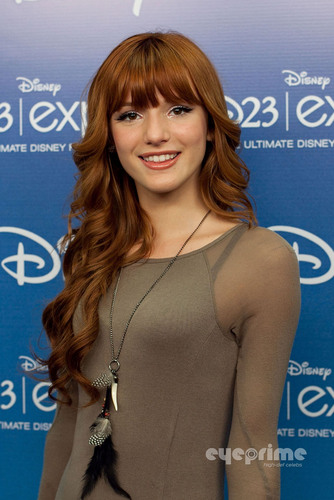  Bella Thorne : “Shake It Up” Panel at ডিজনি Expo in Anaheim, August 21
