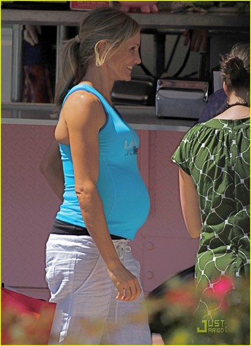  Cameron Diaz: Baby Bump for 'What to Expect'!