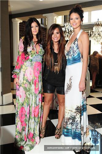  Demi - Kim Kardashian's Bridal 淋浴 - August 2011