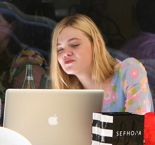 Elle Fanning out for lunch in Hollywood, Aug 25