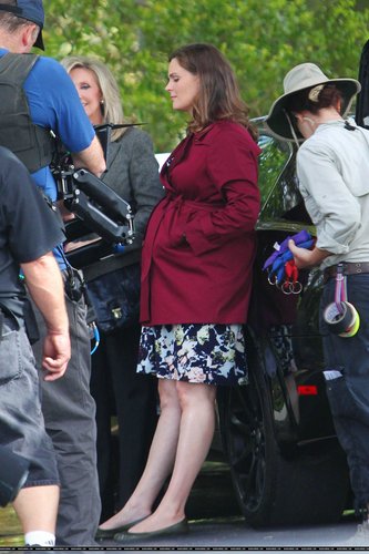  Emily On the Set of "Bones" - August 22, 2011