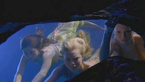  Girls Moonpool Underwater (03x26)